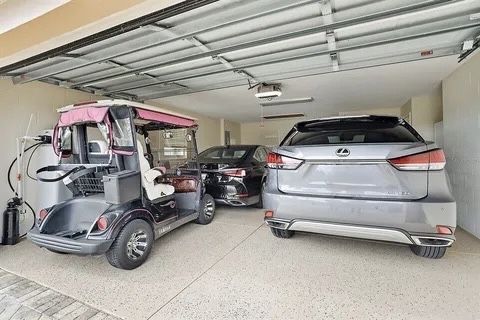 Oversized Extra Deep 544sf Garage!