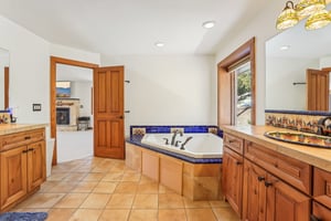 Blue Moon Dr-059.jpg