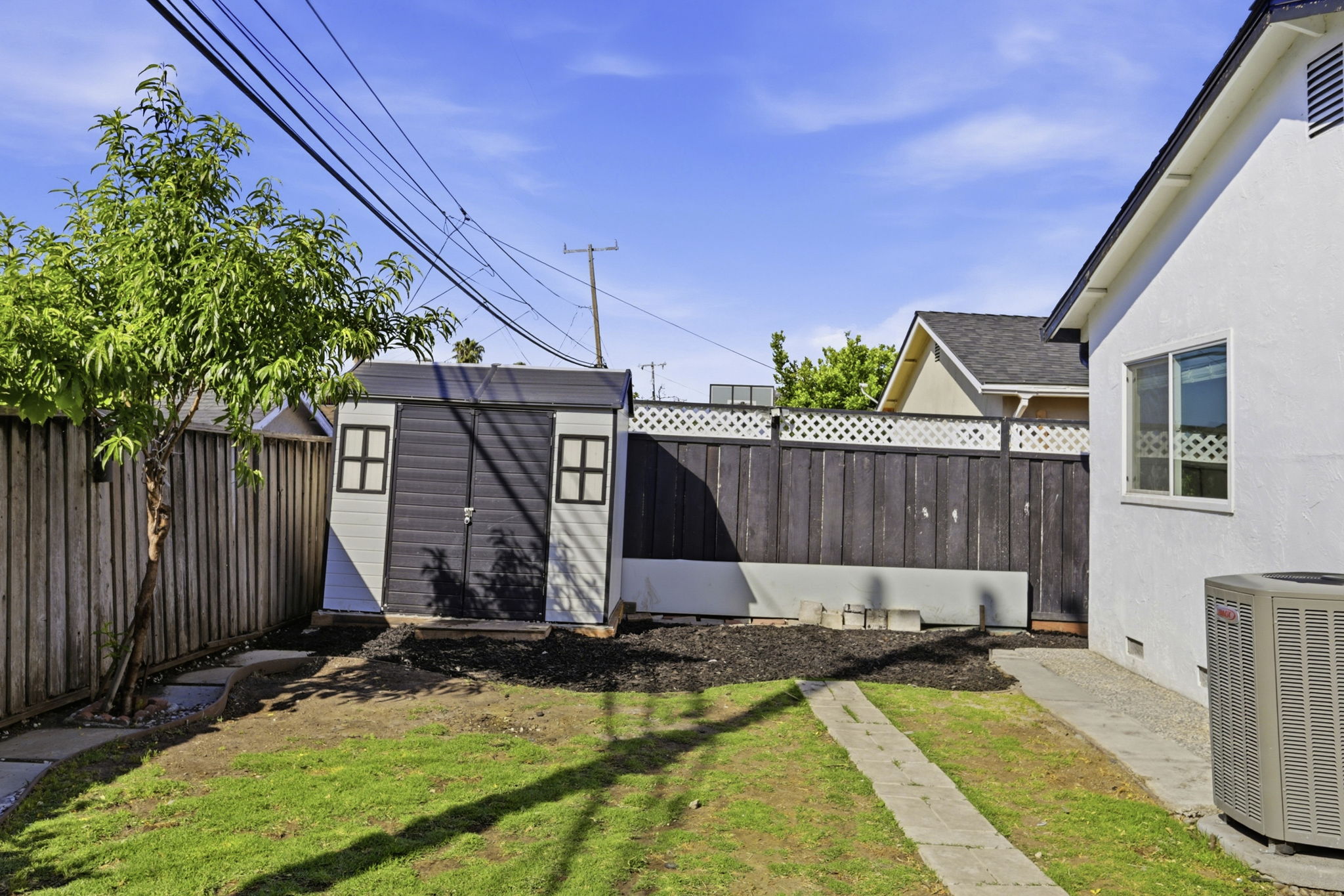 039_F8_2948 Moss Point Dr