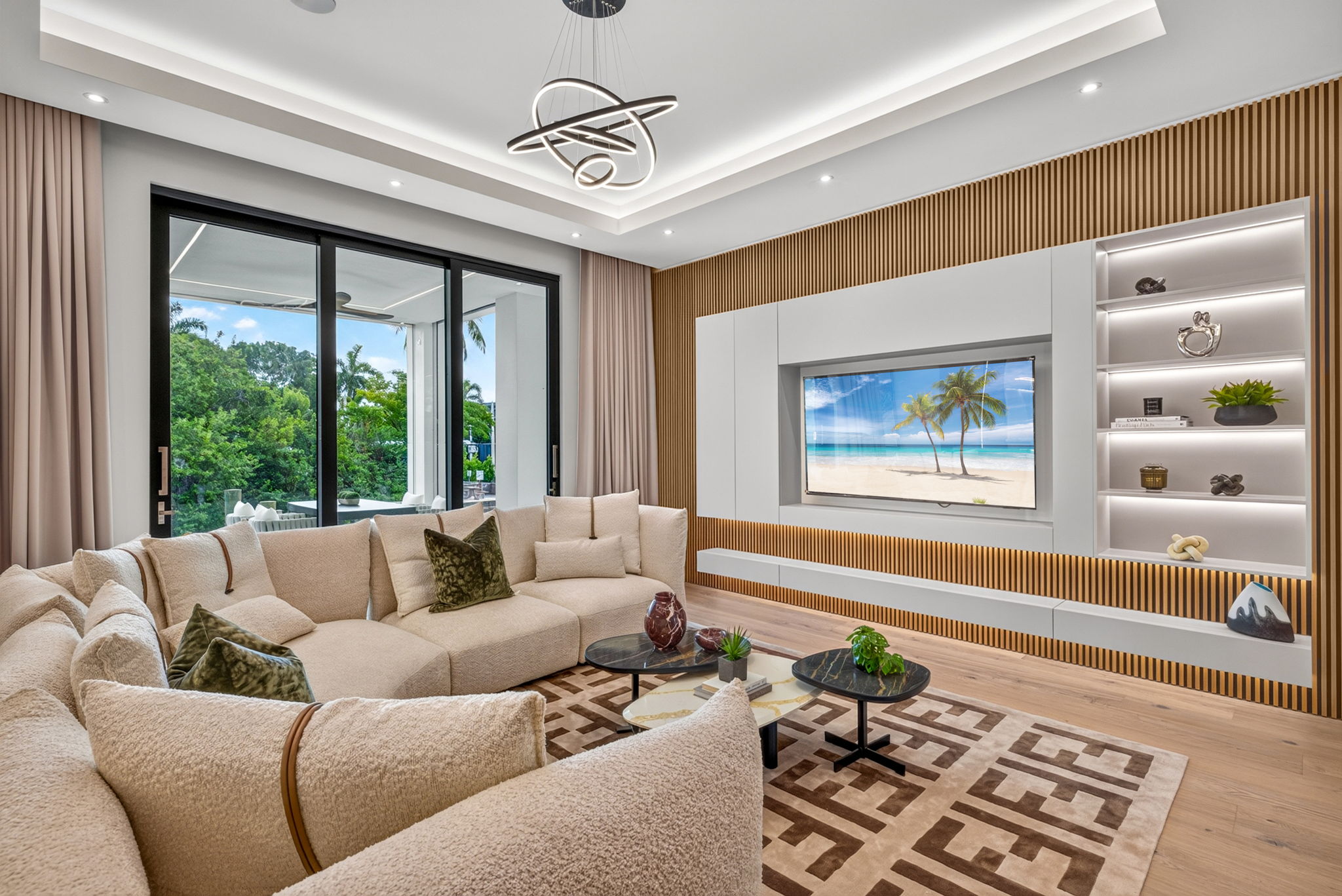 Family Room 14 of 4