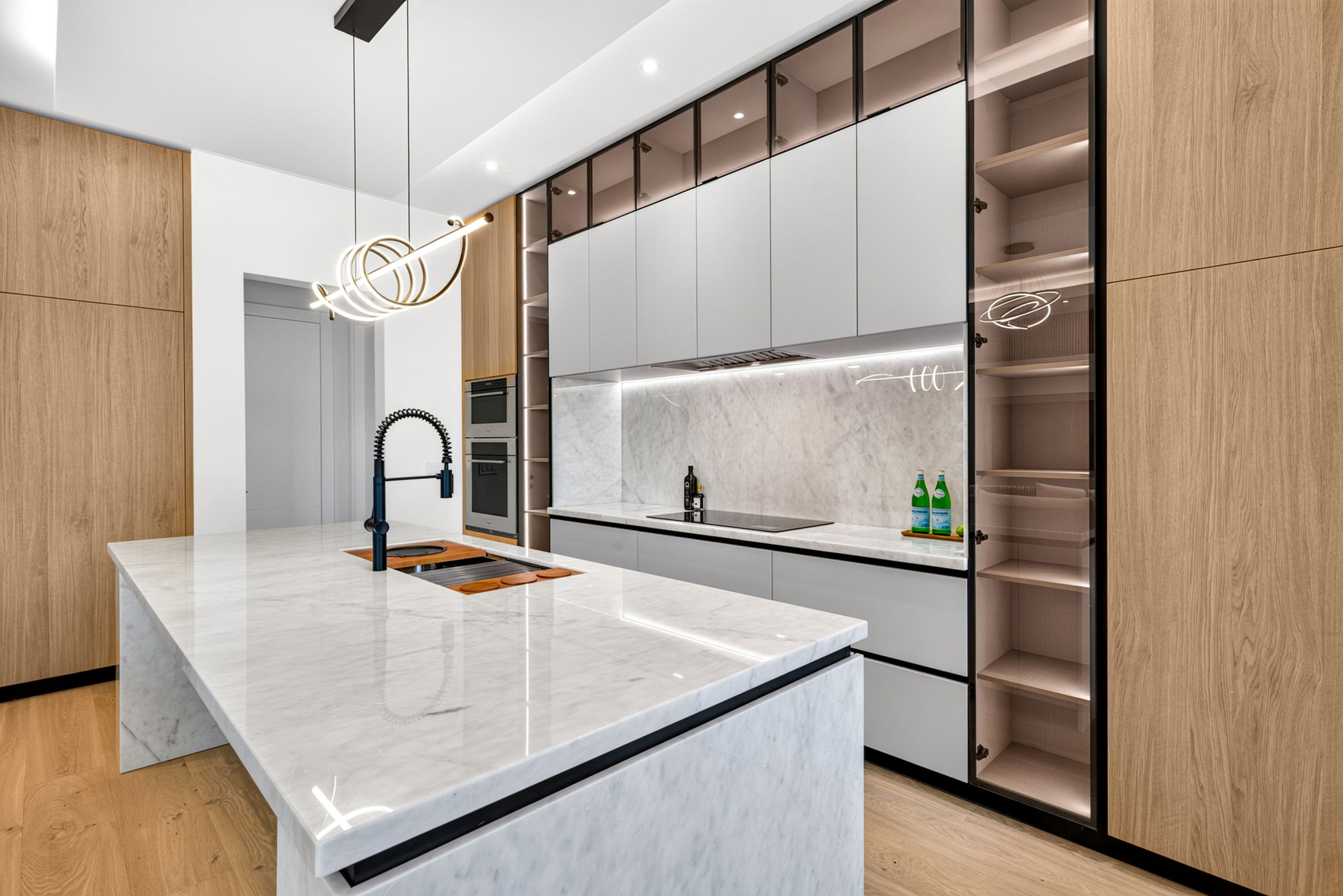 Kitchen 4 of 6