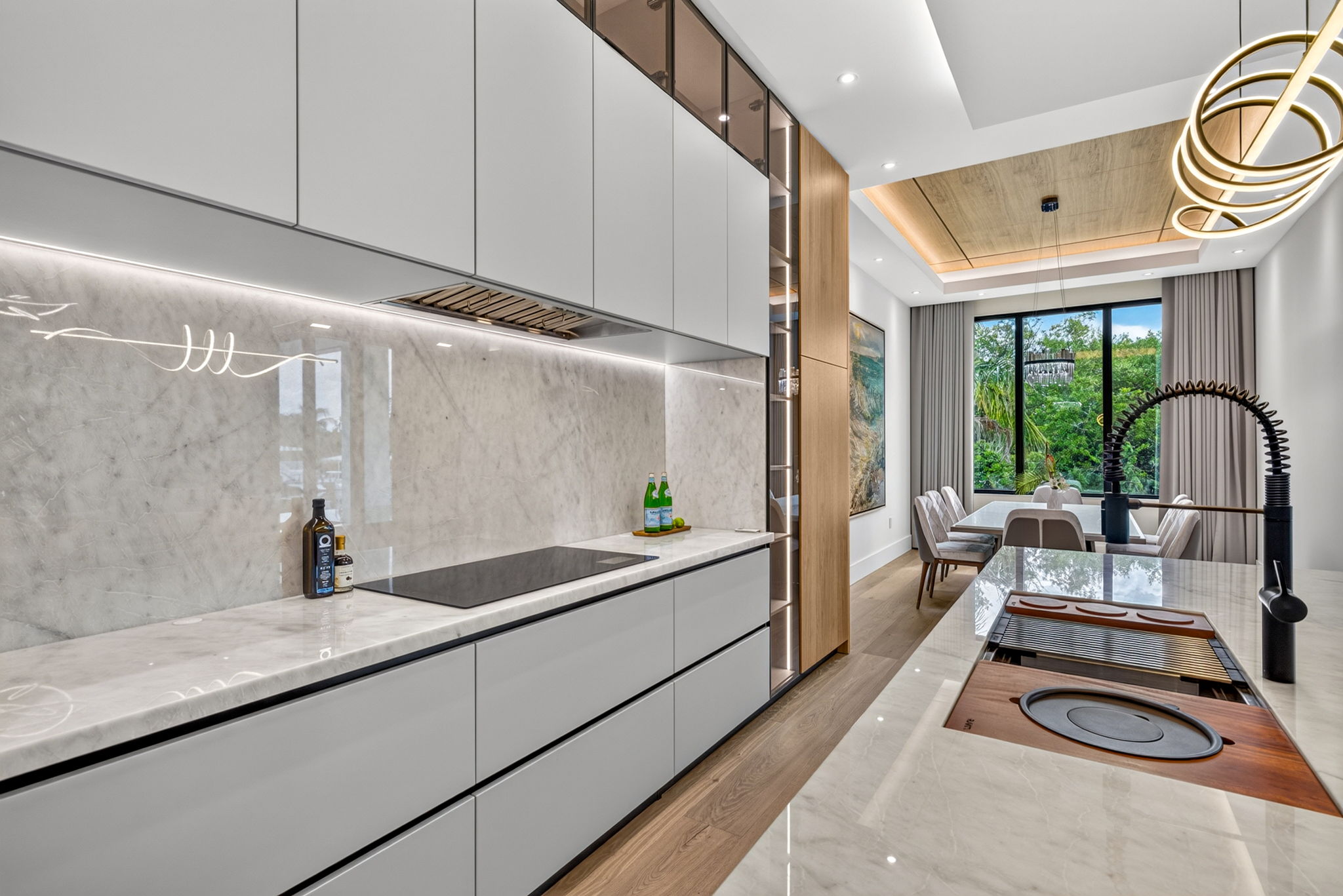 Kitchen 5 of 6