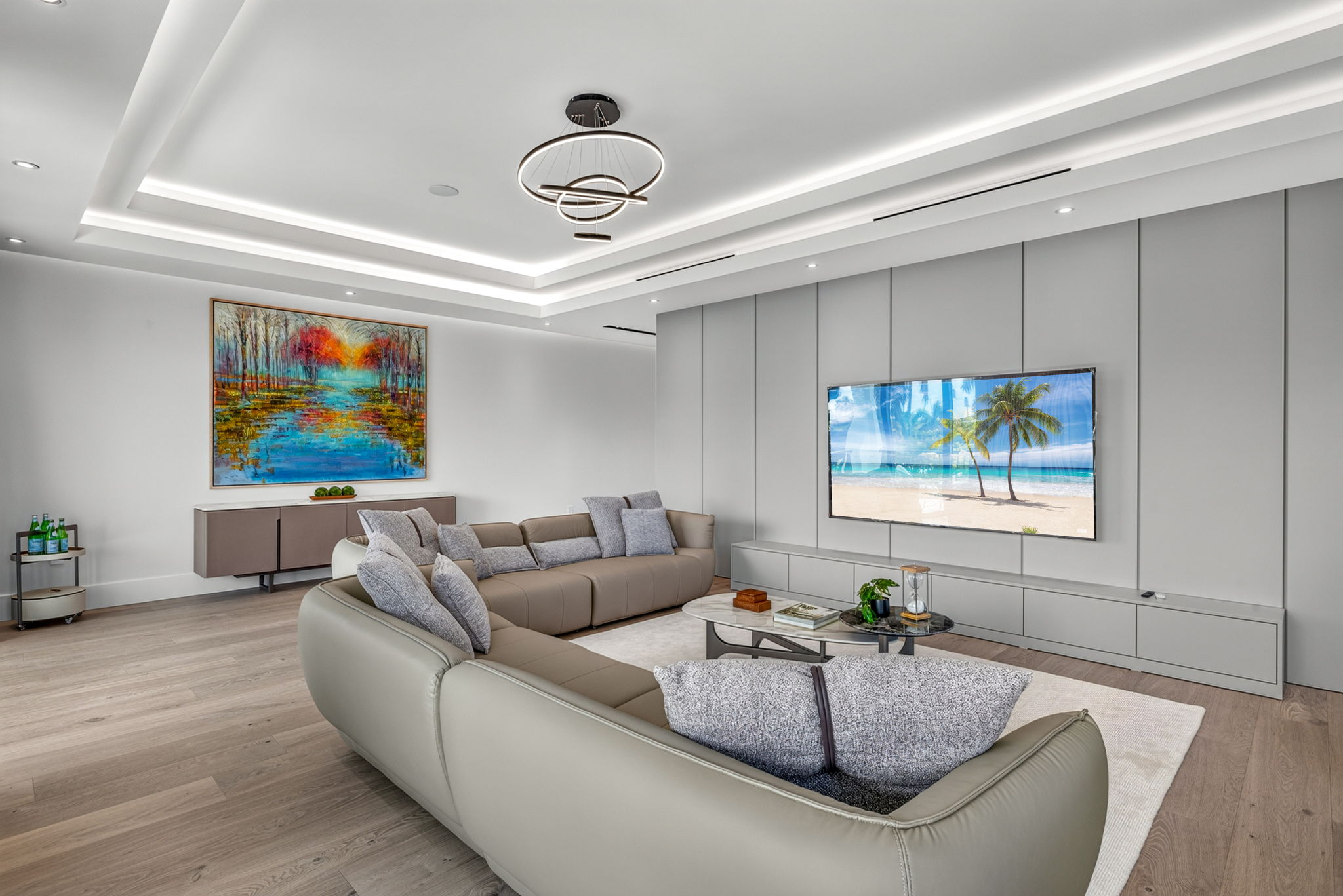 Living Room 3 of 5