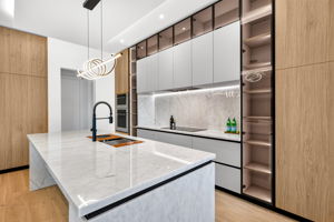 Kitchen 4 of 6