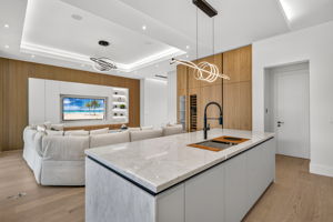Kitchen 3 of 6