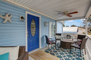 Front Porch/Entrance