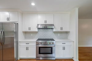 Updated Kitchen w/ 36" Range