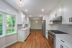 Updated Kitchen w/ New Cabinets & Countertops