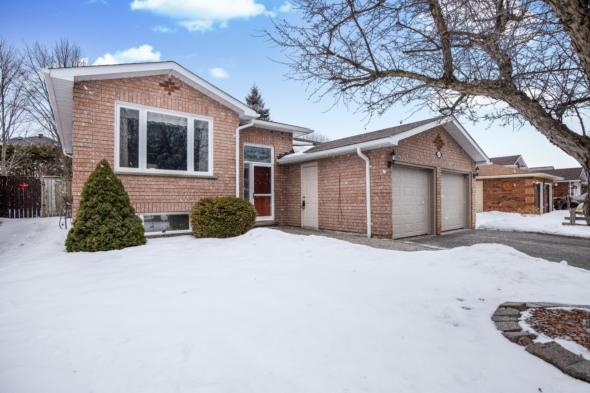 295 Harvie Rd, Barrie, ON L4N 9P3