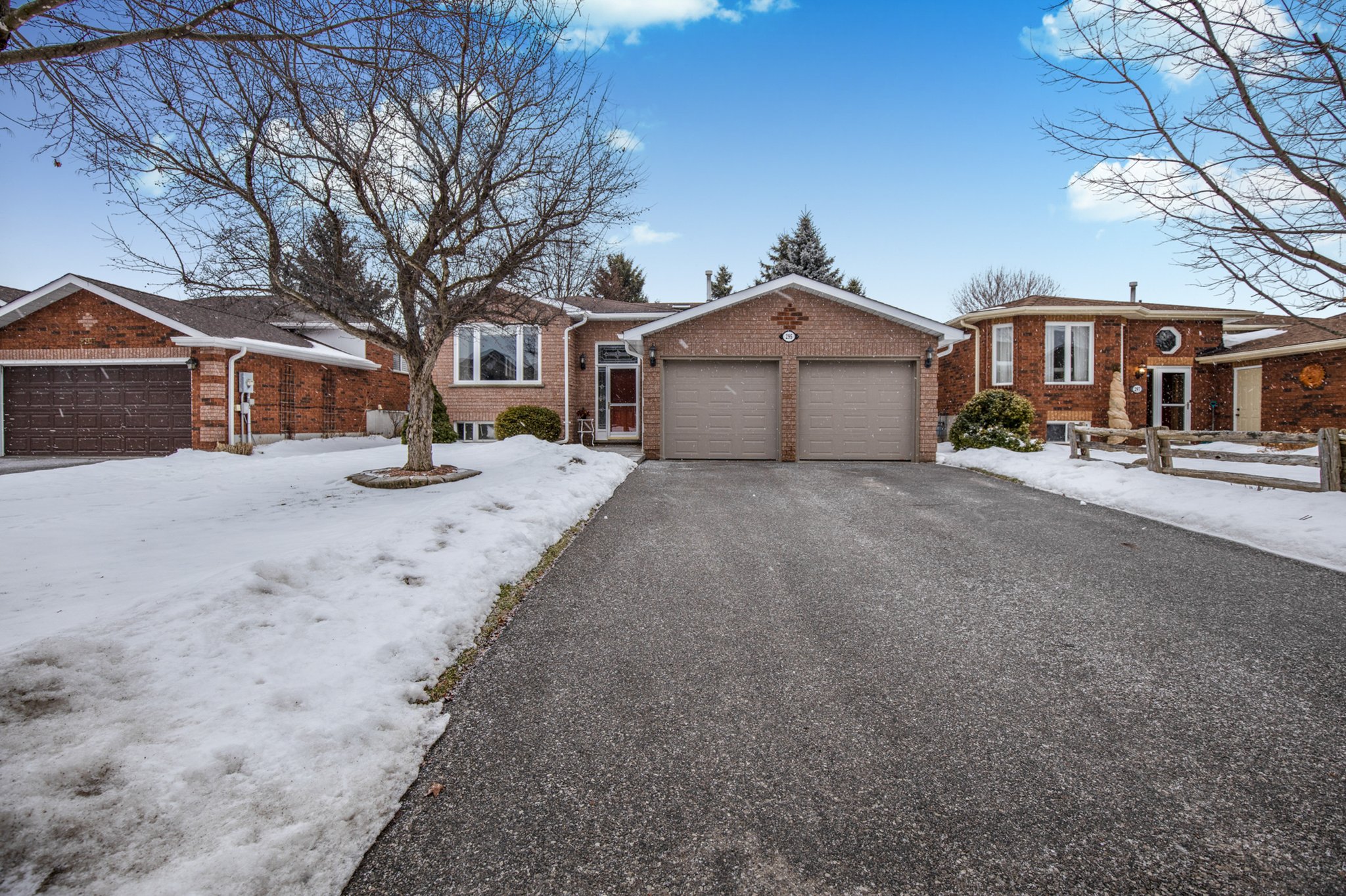 295 Harvie Rd, Barrie, ON L4N 9P3