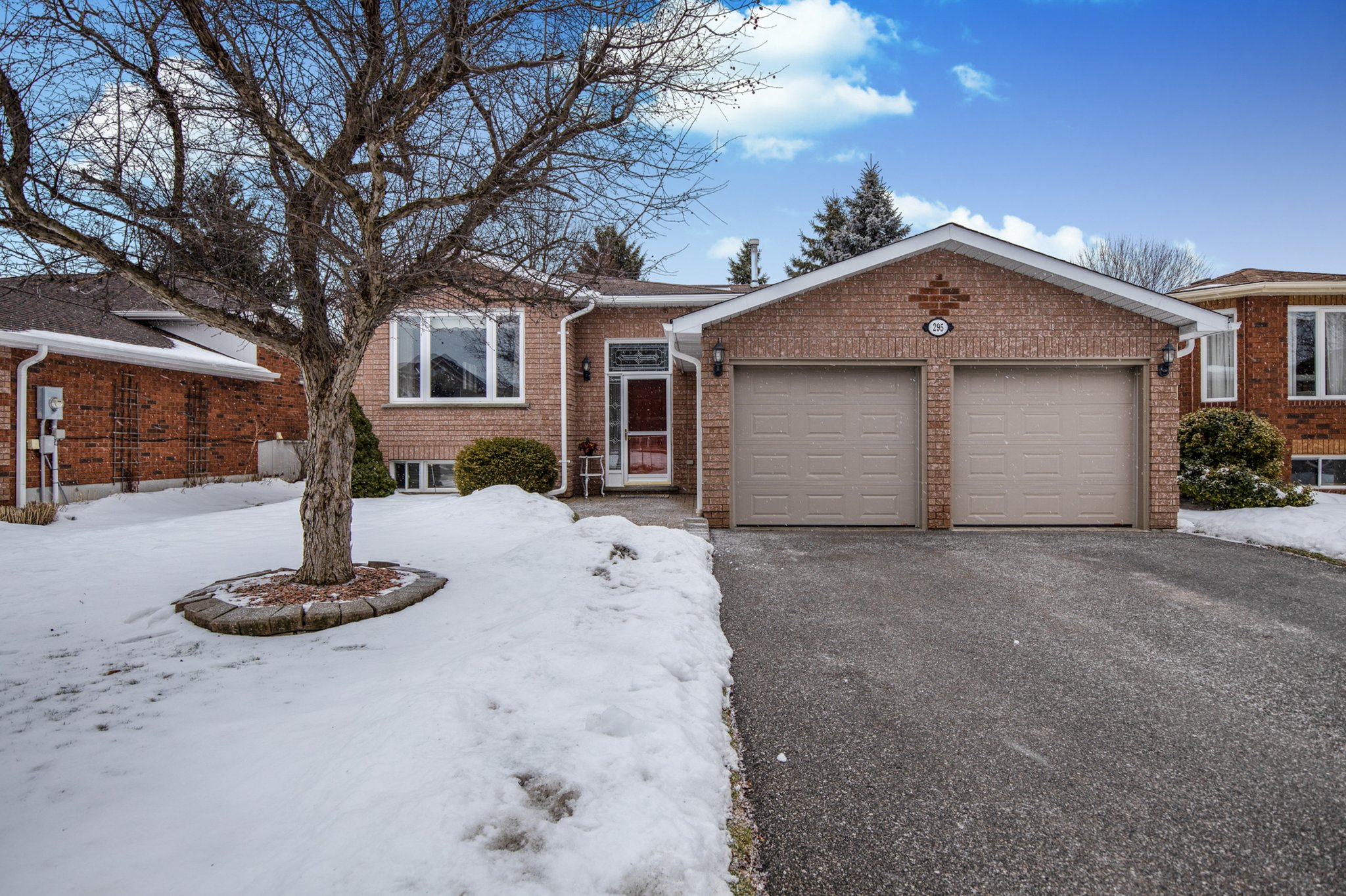 295 Harvie Rd, Barrie, ON L4N 9P3