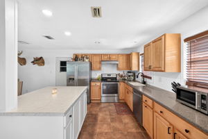 Kitchen 2 of 4