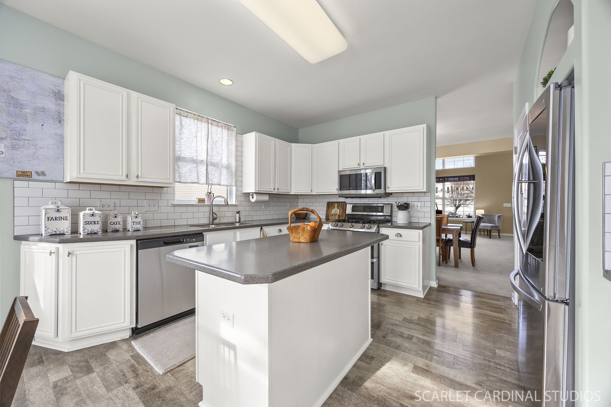 Plenty of prep space is this modern kitchen!