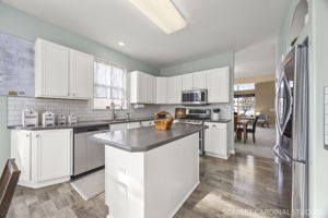 Plenty of prep space is this modern kitchen!