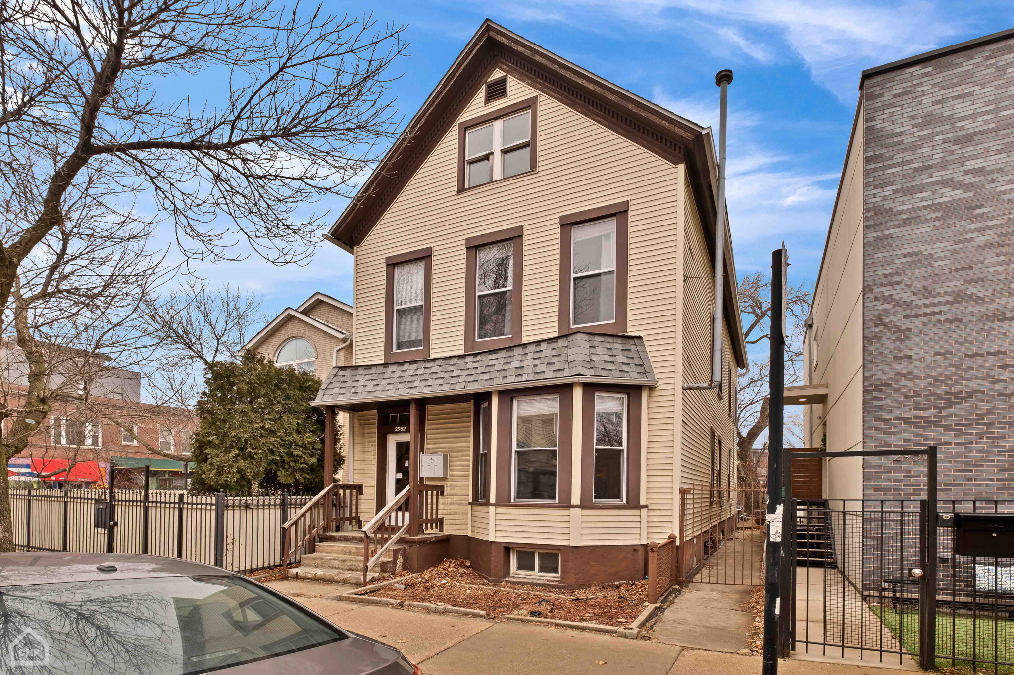 2952 W Lyndale St - Exterior_002