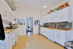 2952 W Lyndale St - Unit 2_004