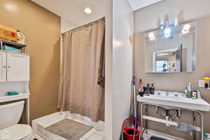 2952 W Lyndale St - Unit 2_006
