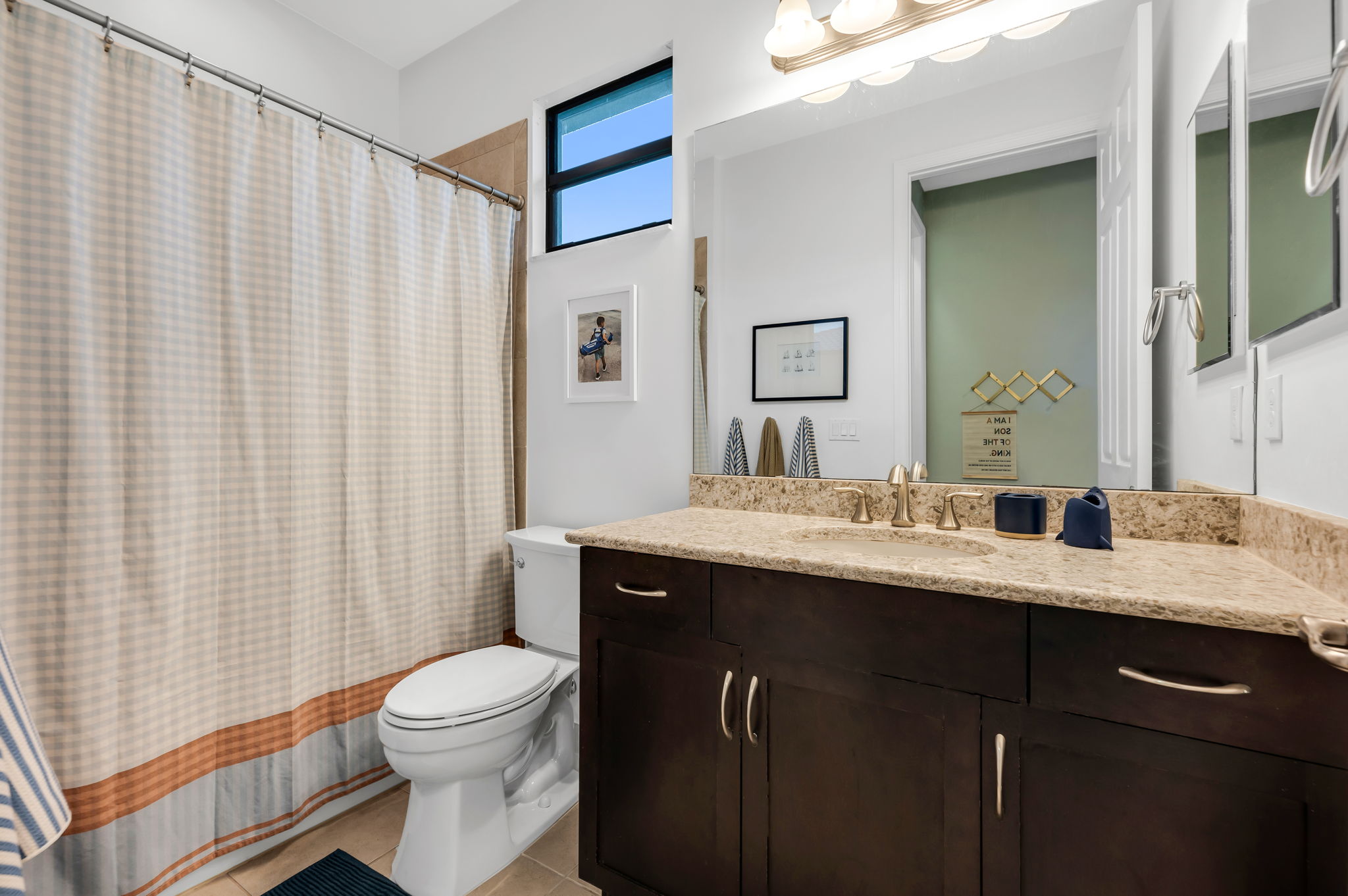 Guest Bathroom 4