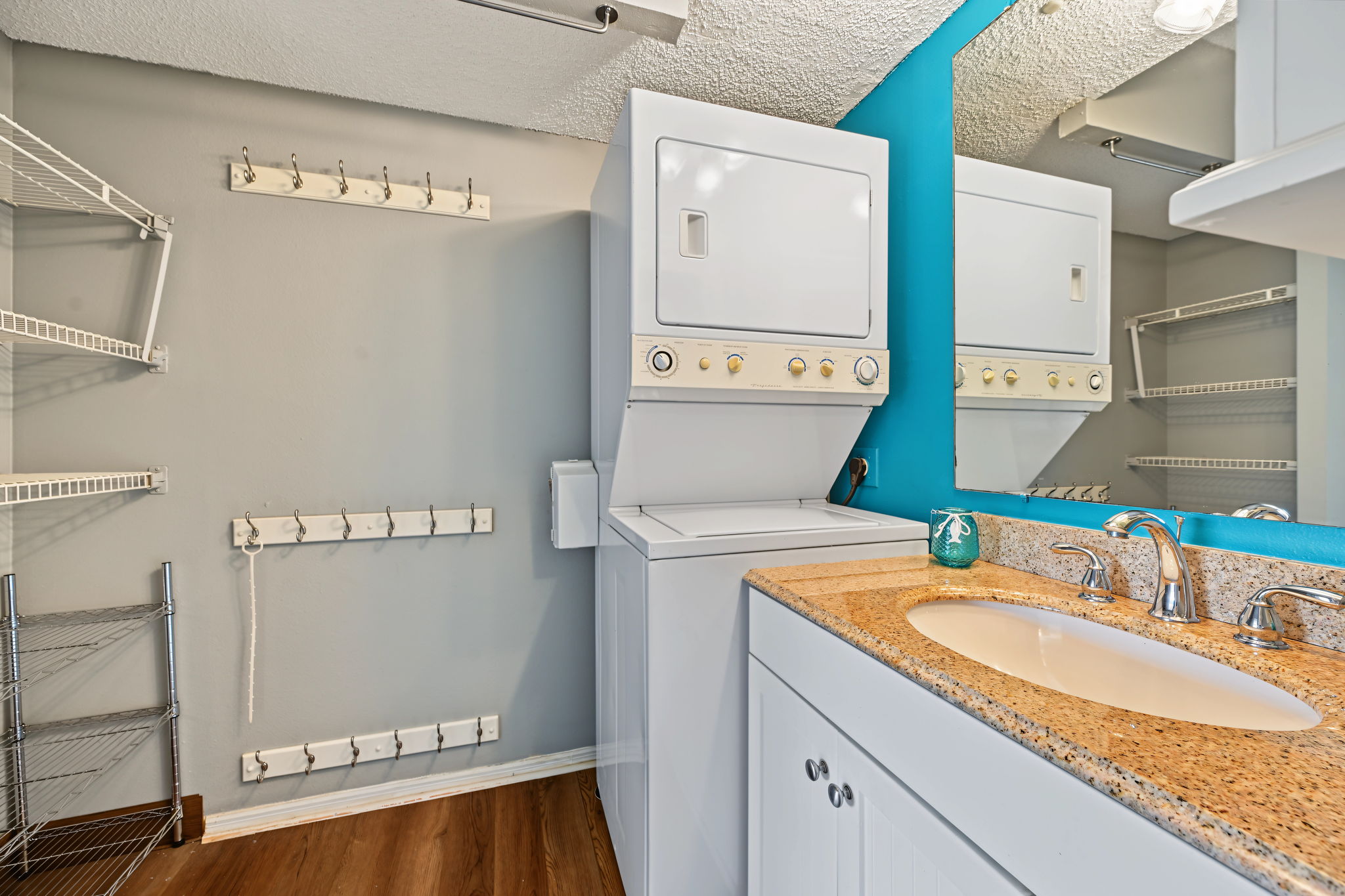 Primary Bathroom1c-Laundry
