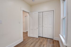 S Clement Ave-026