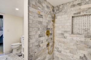 S Clement Ave-020