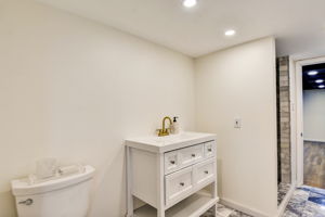 S Clement Ave-018