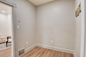 S Clement Ave-022