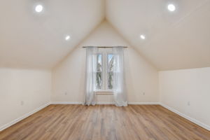 S Clement Ave-030