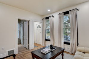 S Clement Ave-008