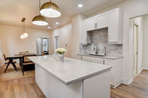 S Clement Ave-013