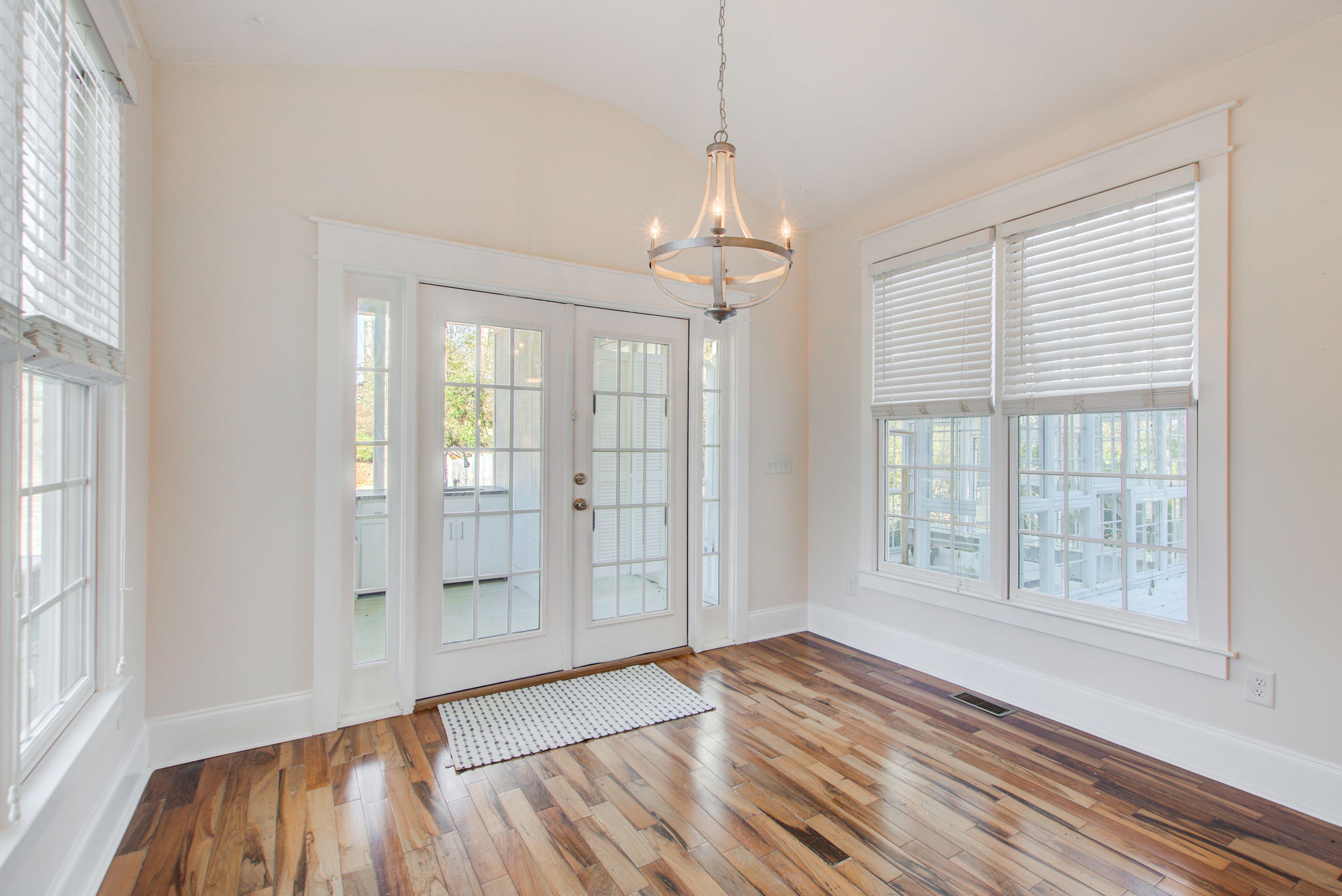 19 Breakfast Area A w Ext Walkout