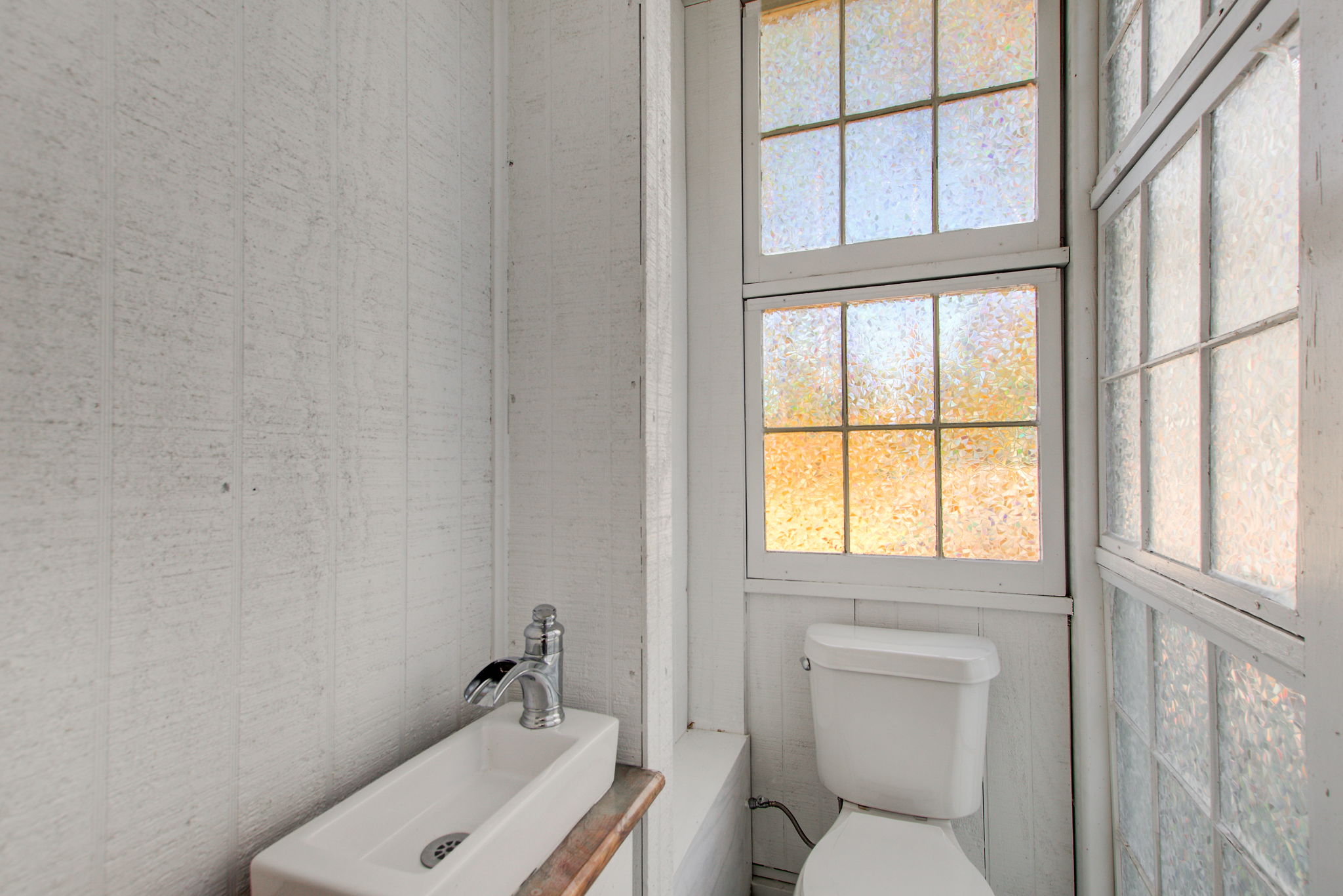 21 Back Porch Cabana Powder Room