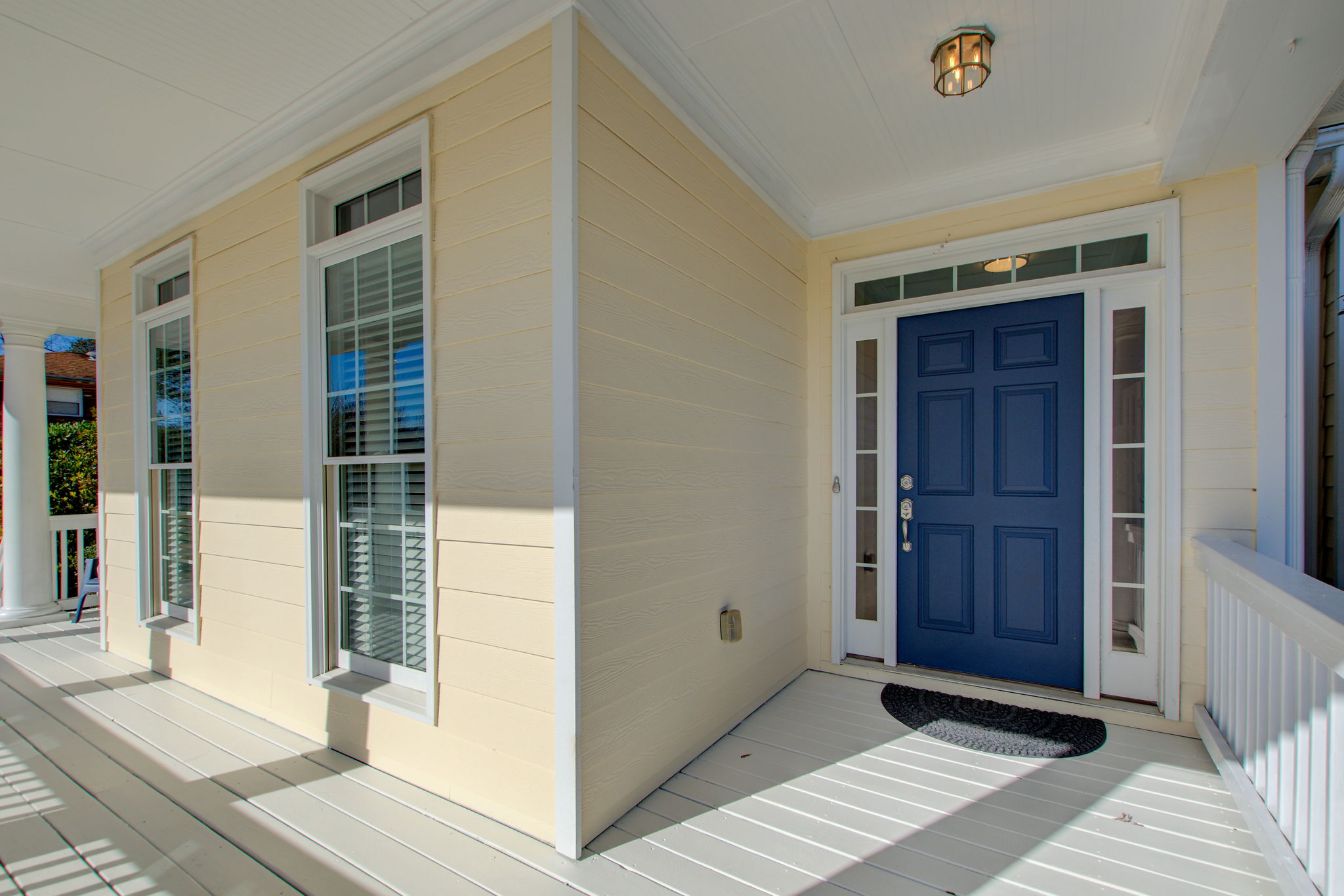 4 Exterior Front Porch B w Entry