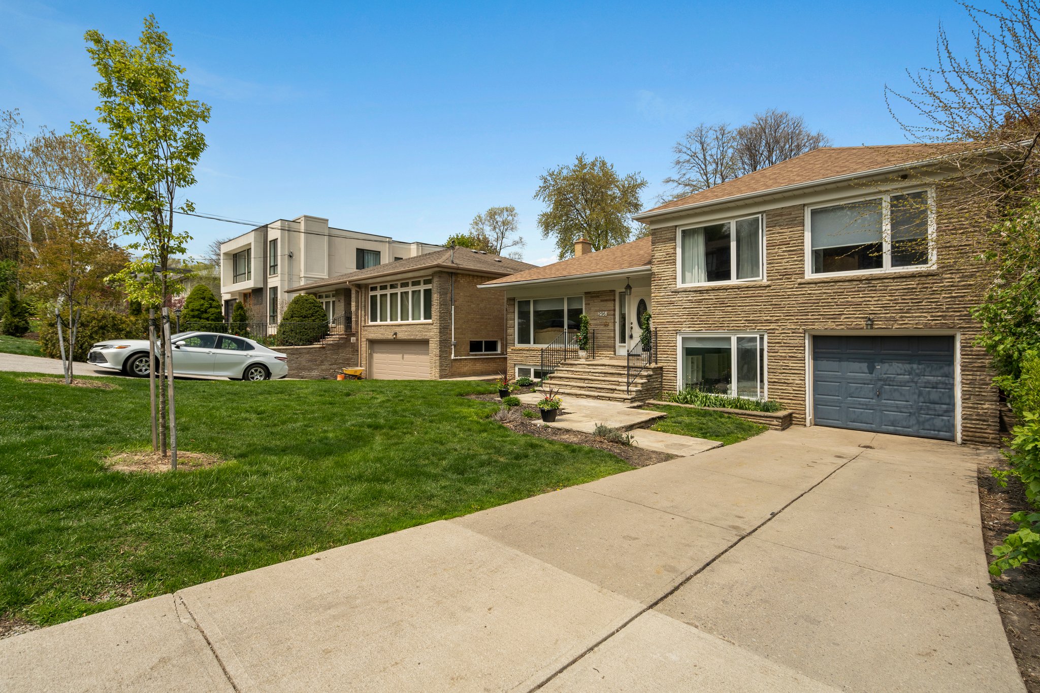 296 Hillhurst Blvd Toronto, ON M6B 1N1