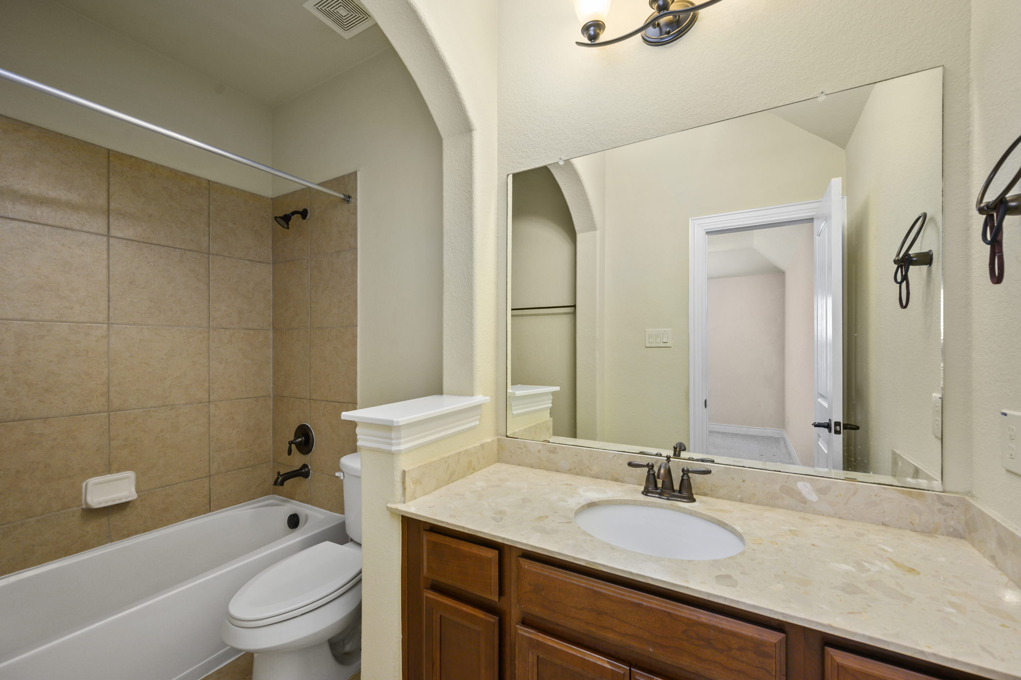 2960 Gibbons Hill Ln, League City, TX 77573, USA Photo 32