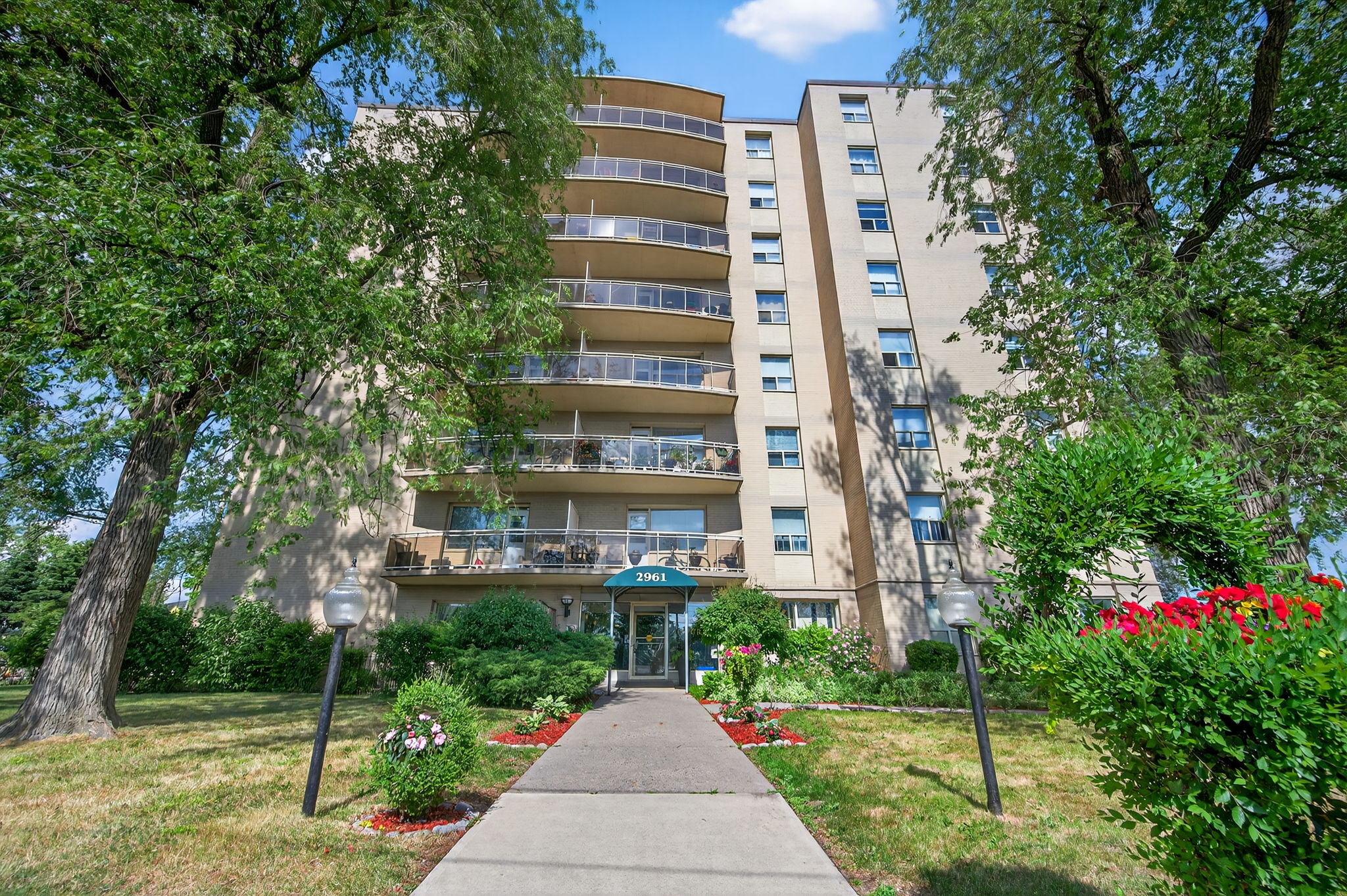 2961 Dufferin St Unit 202 Toronto, ON M6B 3T2