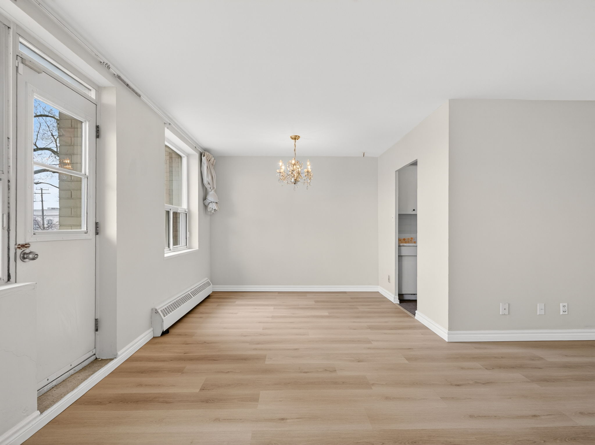 2961 Dufferin St Unit 202 Toronto, ON M6B 3T2