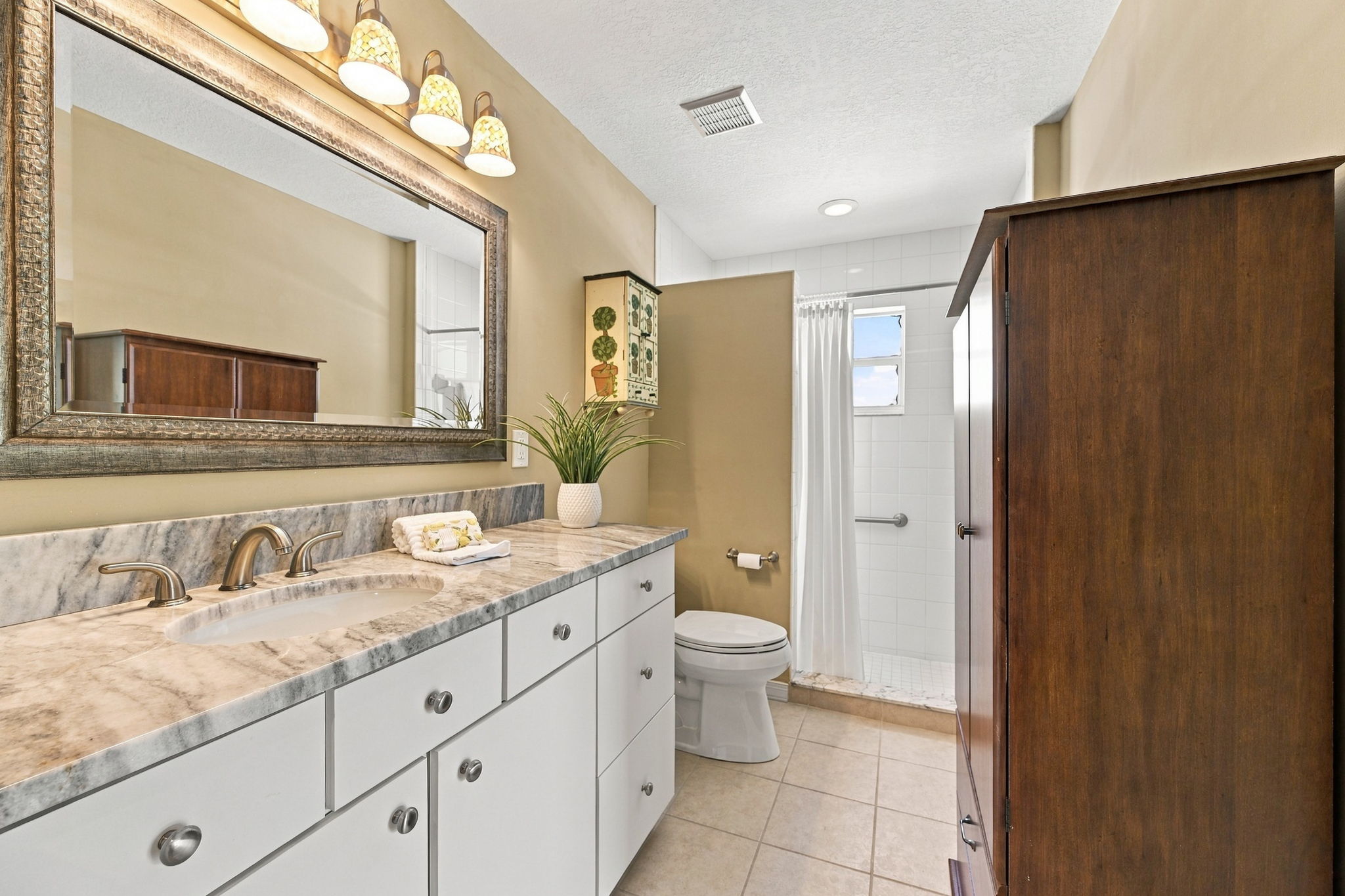 In-law Suite Bathroom-Laundry Room1a