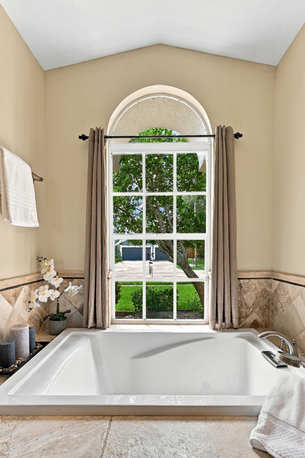 Primary Bathroom1b