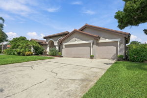 Front Exterior8