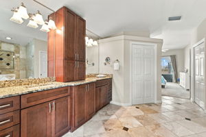 Primary Bathroom1e