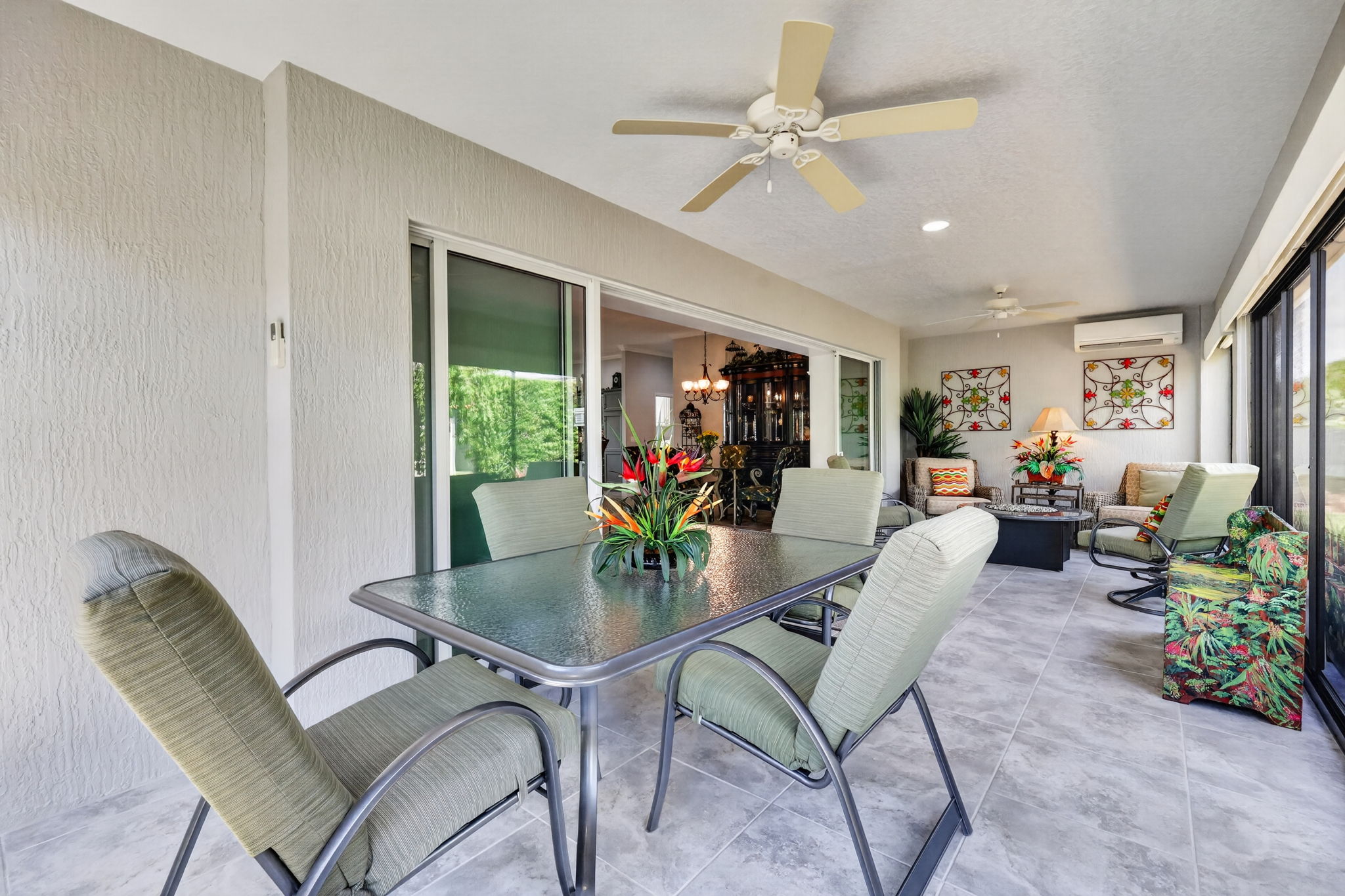 308sf Climate-Controlled, Glass-Enclosed Lanai with Privacy Landscaping