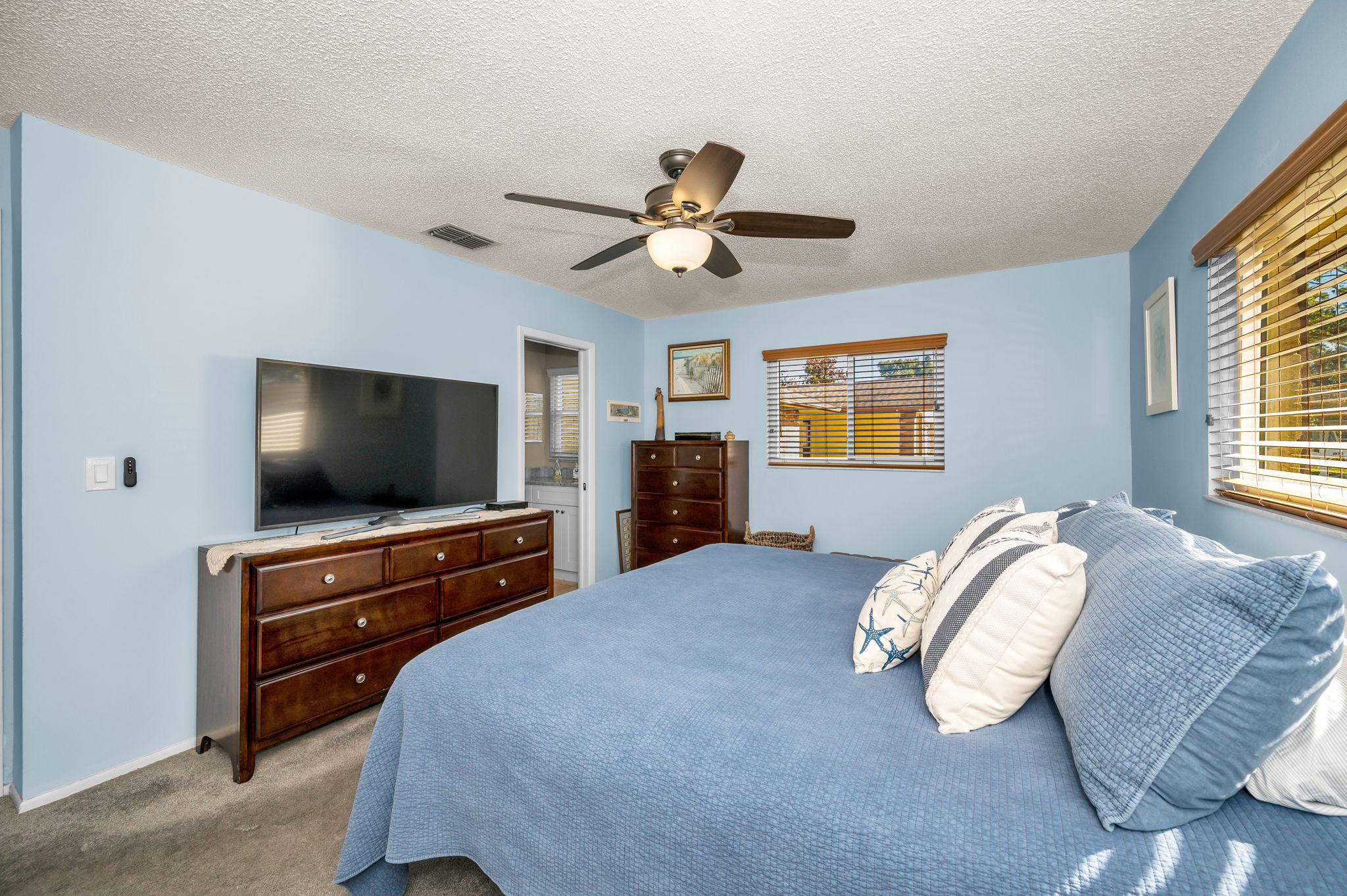 Primary Bedroom1b