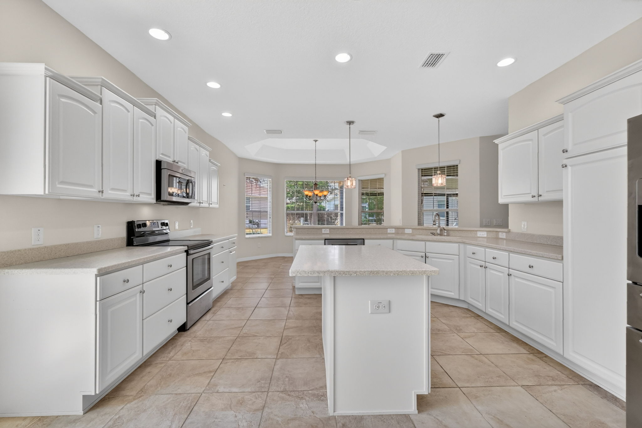EXPANSIVE Kitchen