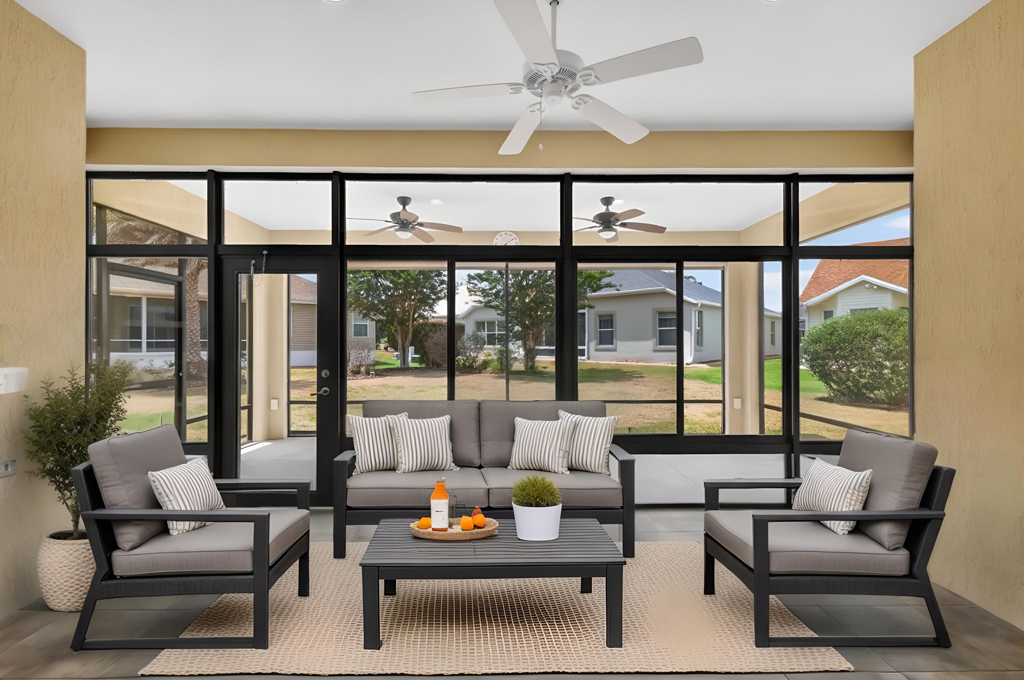Enclosed Lanai-Vitrually Staged