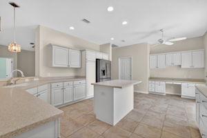 EXPANSIVE Kitchen