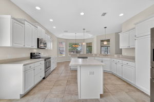 EXPANSIVE Kitchen