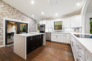 Kitchen with eat-in island