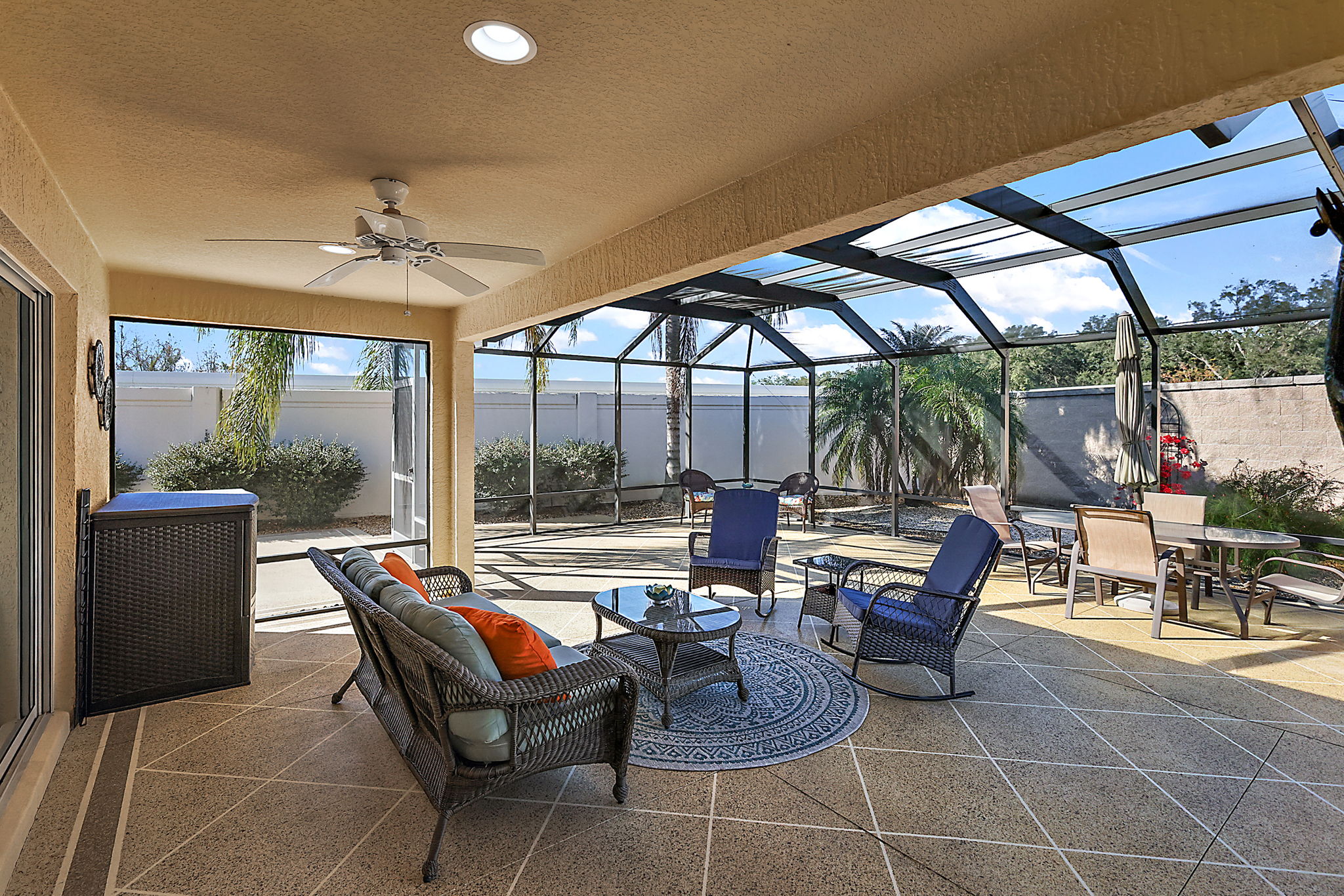 Outdoor Lanai with Birdcage