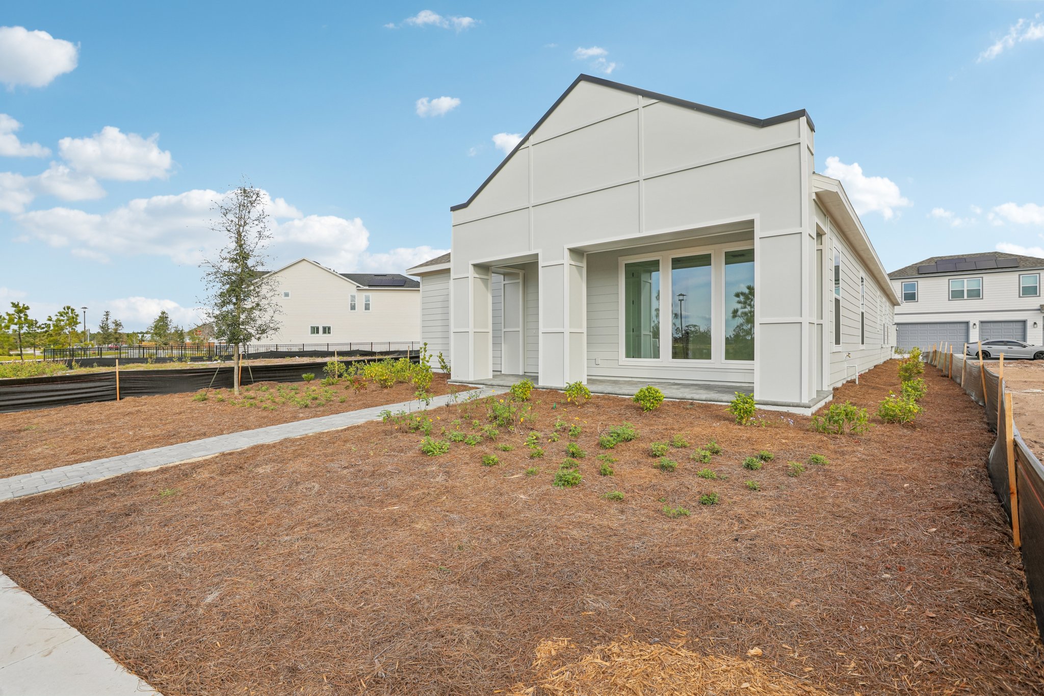 Sailhouse Dr-S0901-002.jpg